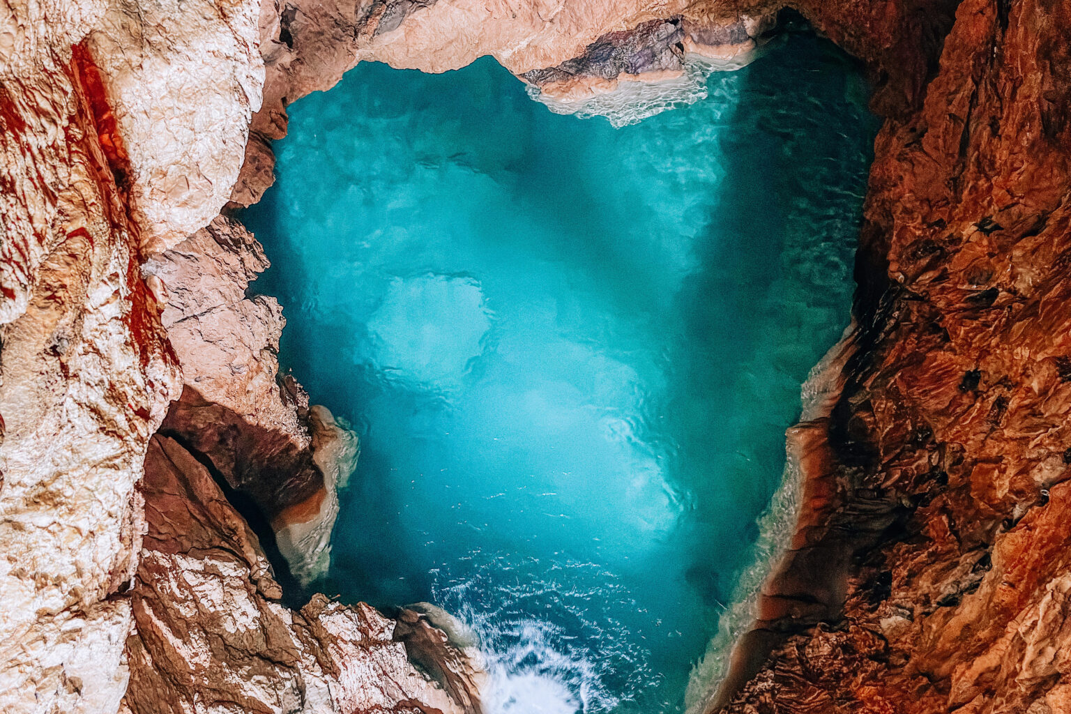 Le grotte di Falvaterra e il cuore blu