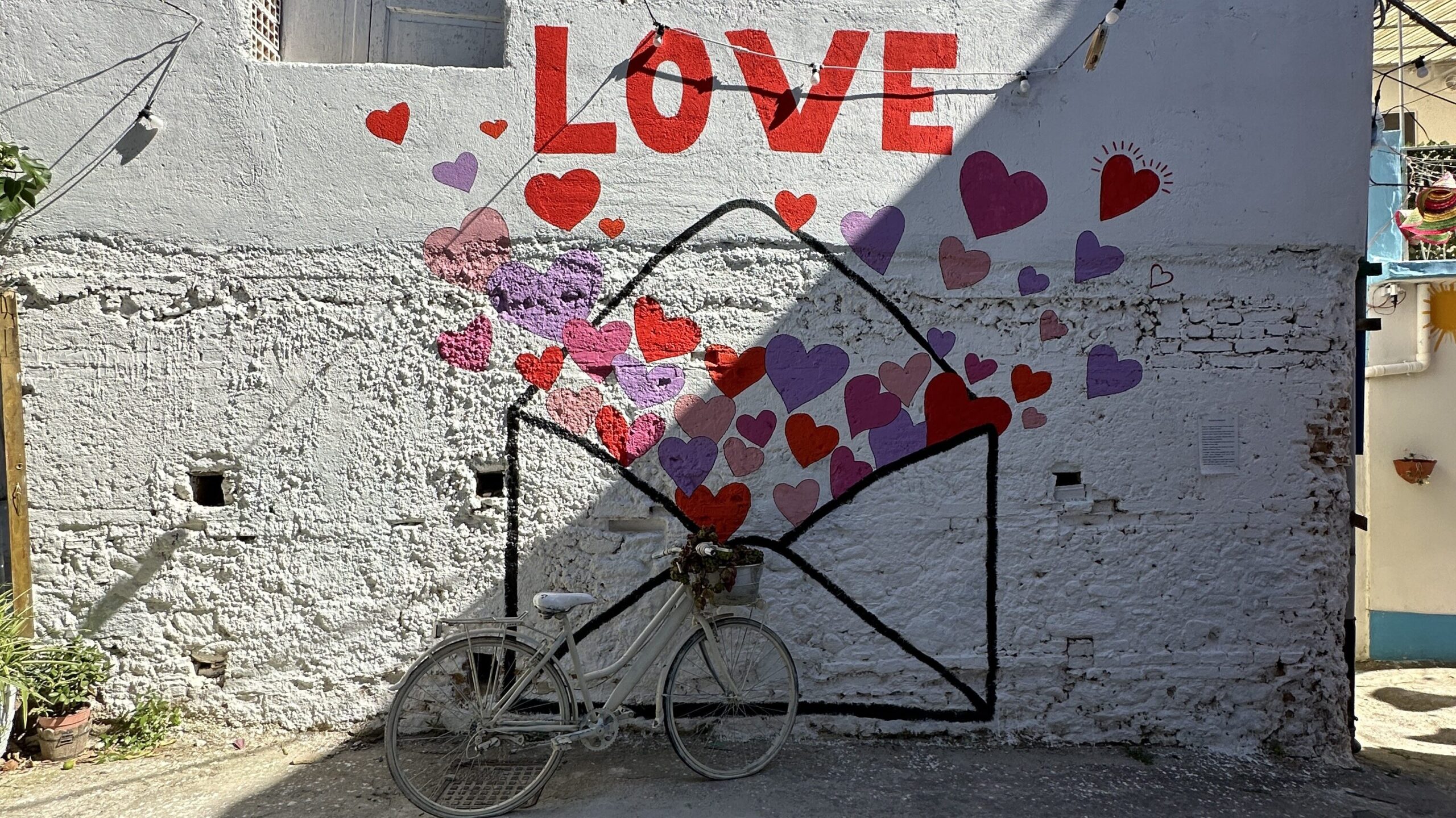 Borgo Croce calabria murales amore