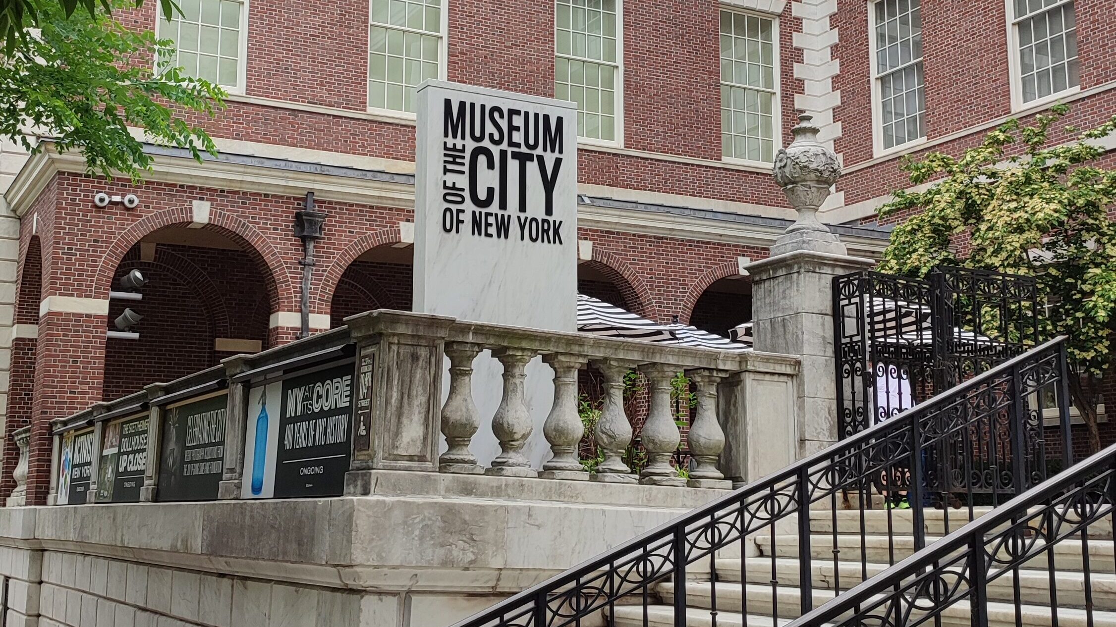 esperienze di viaggio ingresso al museo della città di New York