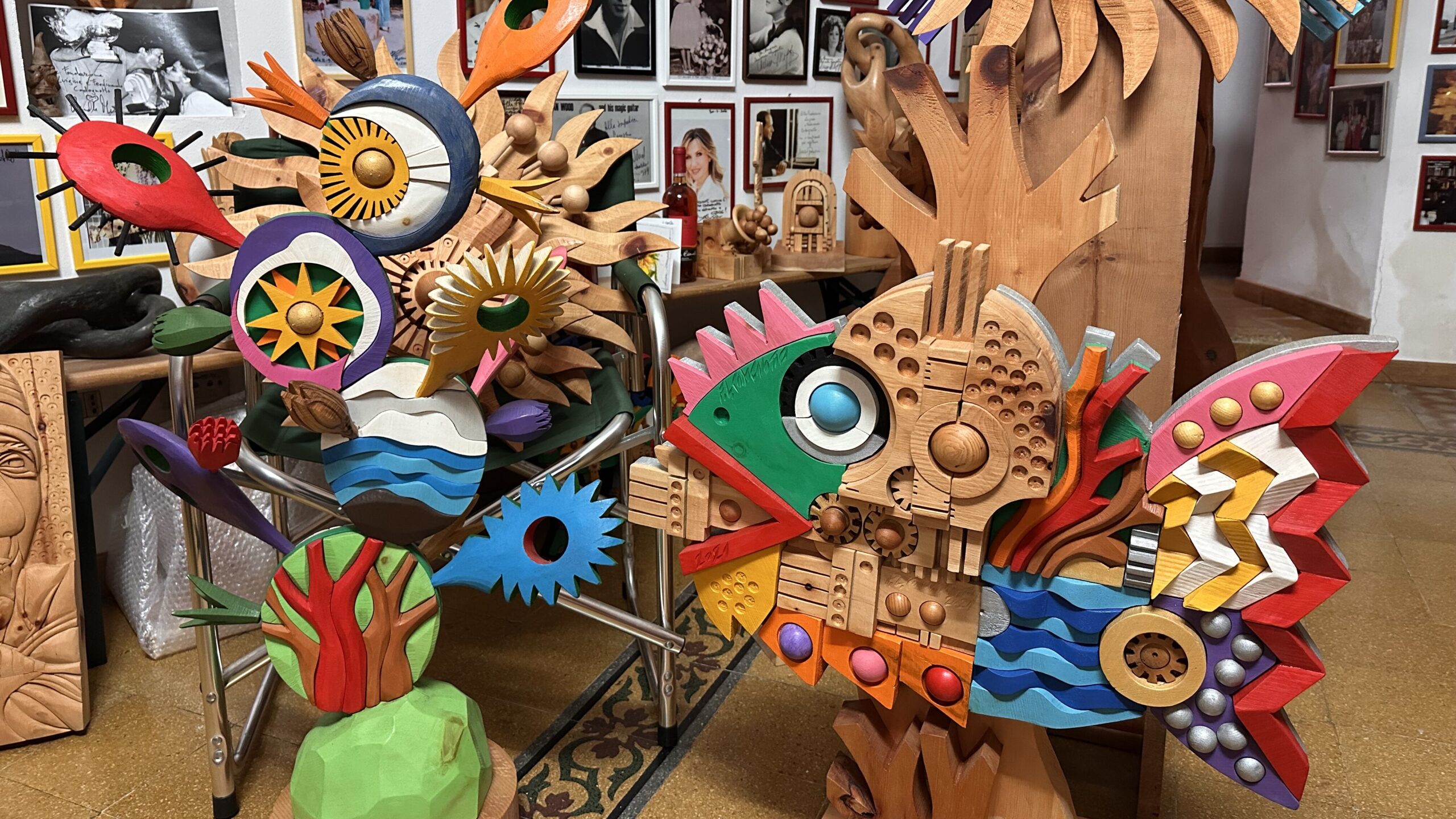 sculture in legno colorate di codognotto