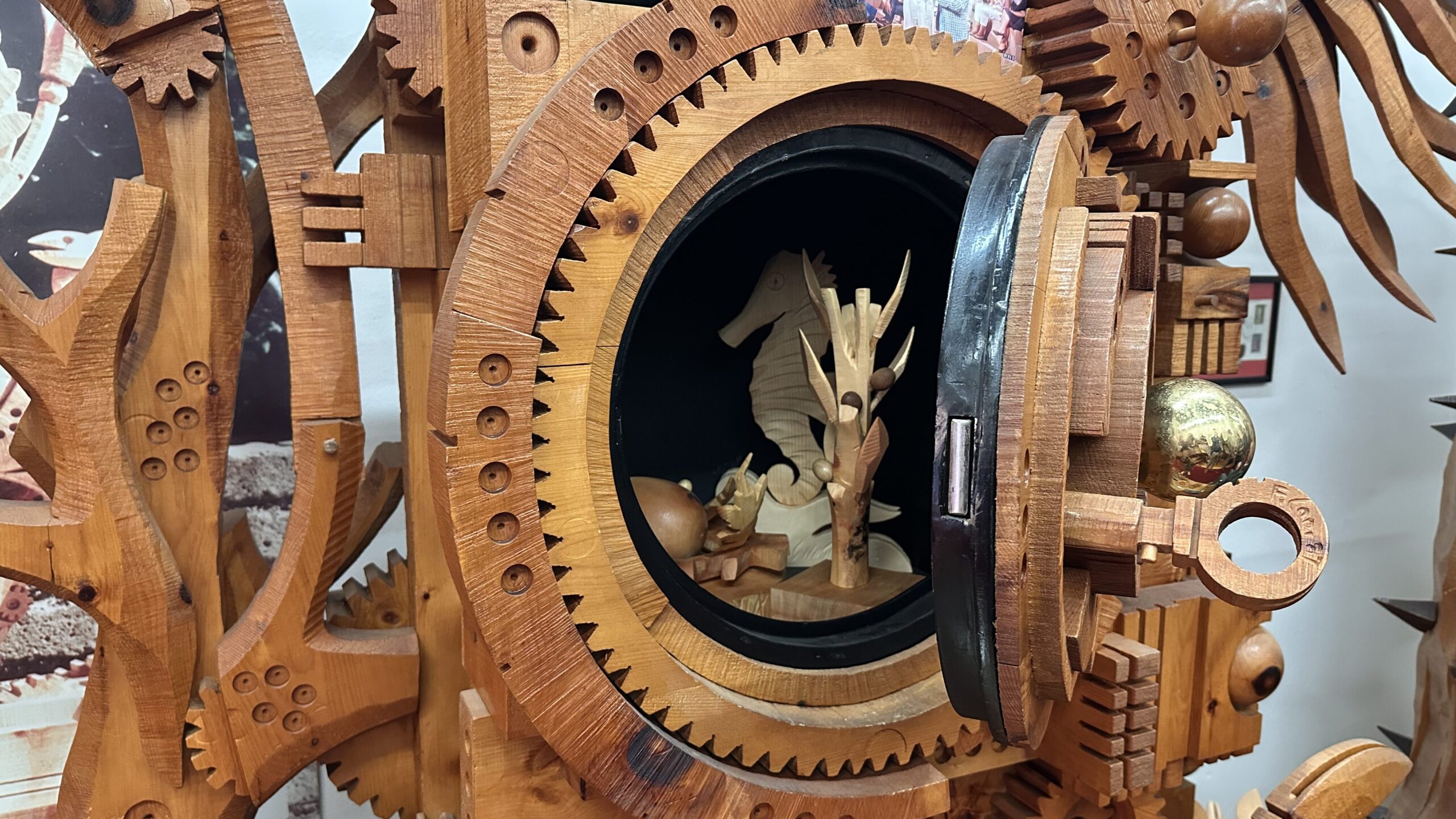 sculture in legno l'opera realizzata per la tv