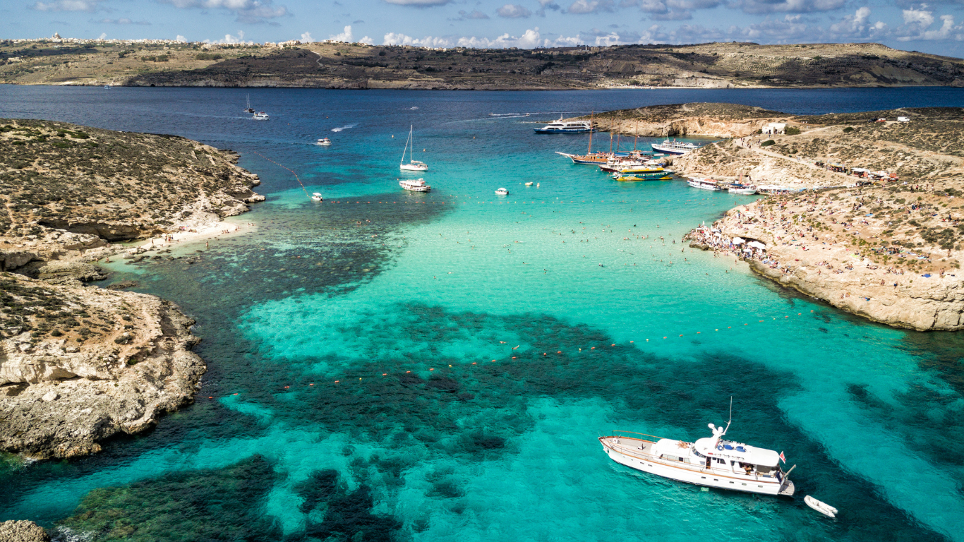 noleggiare un'auto a malta la blue lagoon
